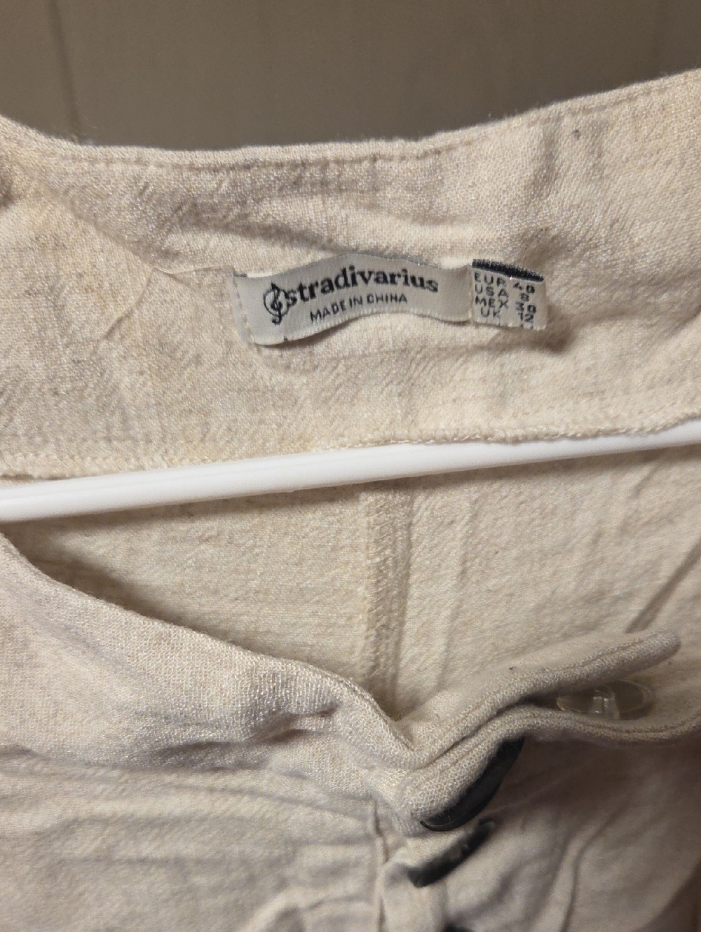 Stradivarius Light Beige Button-Front Linen Blend Capri Pants - Picture 3 of 6
